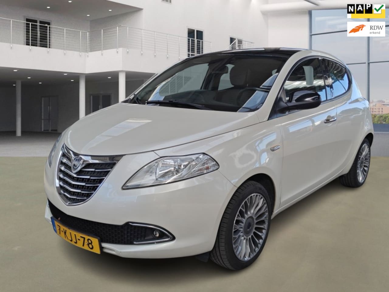 Lancia Y(psilon) - Ypsilon 0.9 TwinAir Platinum - AutoWereld.nl