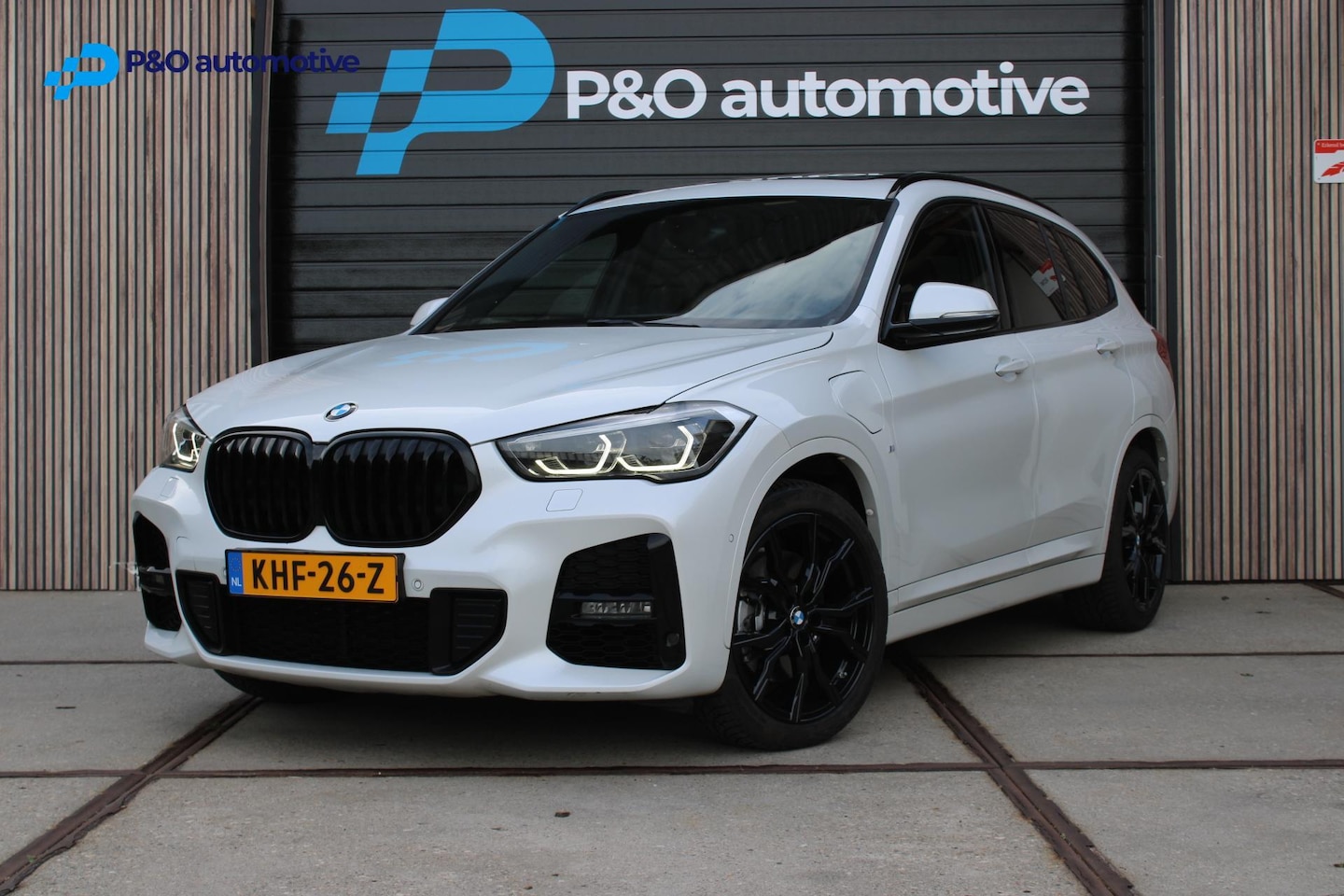 BMW X1 - xDrive25e M Sport H/K | ACC | PANO | LEDER | TREKHAAK - AutoWereld.nl