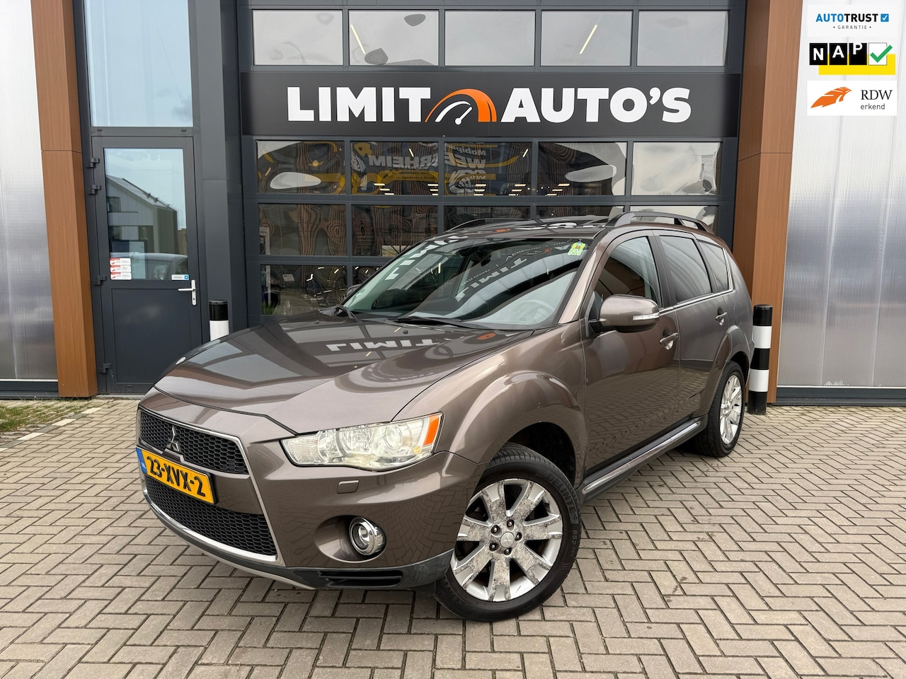 Mitsubishi Outlander - 2.0 Edition Two Aut/Carplay/Schuifdak/Leder/Cruise/Keyless/Camera/Pdc/Trekhaak/Nap/Apk - AutoWereld.nl