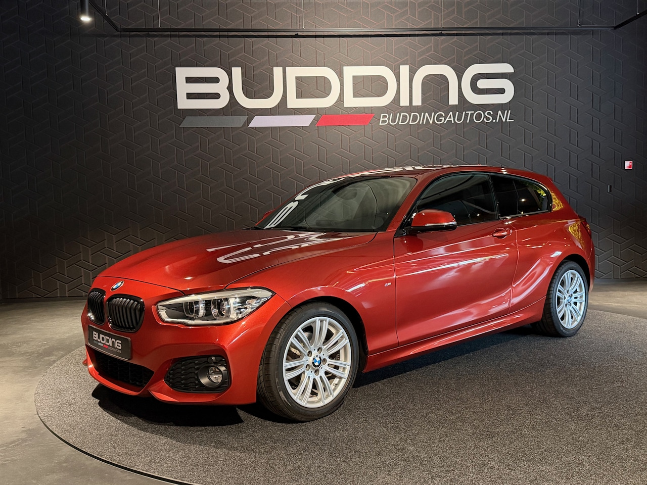 BMW 1-serie - 118i Edition M Sport Shadow High Exe | Keyless - AutoWereld.nl