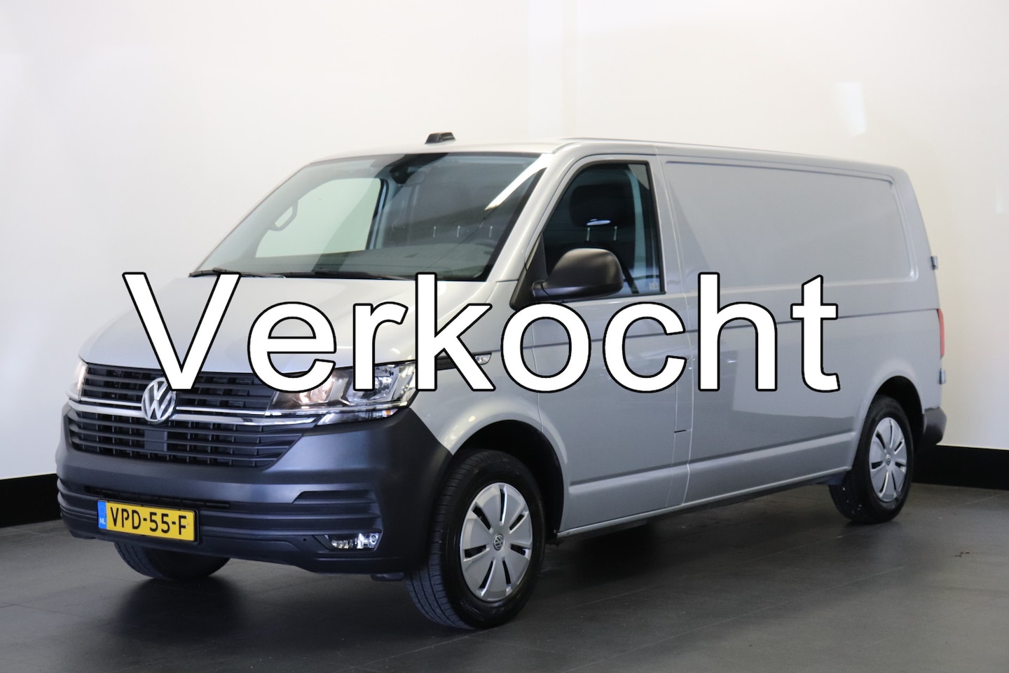 Volkswagen Transporter - 2.0 TDI L2 - EURO 6 - Airco - Navi - Cruise - €20.950,- Excl. - AutoWereld.nl