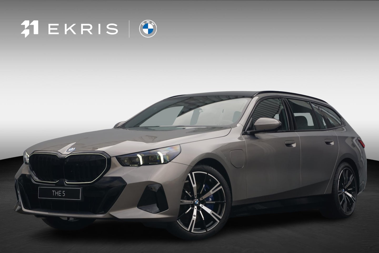 BMW 5-serie Touring - 550e xDrive M Sportpakket Pro | Panoramadak | Bowers & Wilkins | Trekhaak | Comfort Pack | - AutoWereld.nl