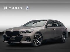 BMW 5-serie Touring - 550e xDrive M Sportpakket Pro | Panoramadak | Bowers & Wilkins | Trekhaak | Comfort Pack |