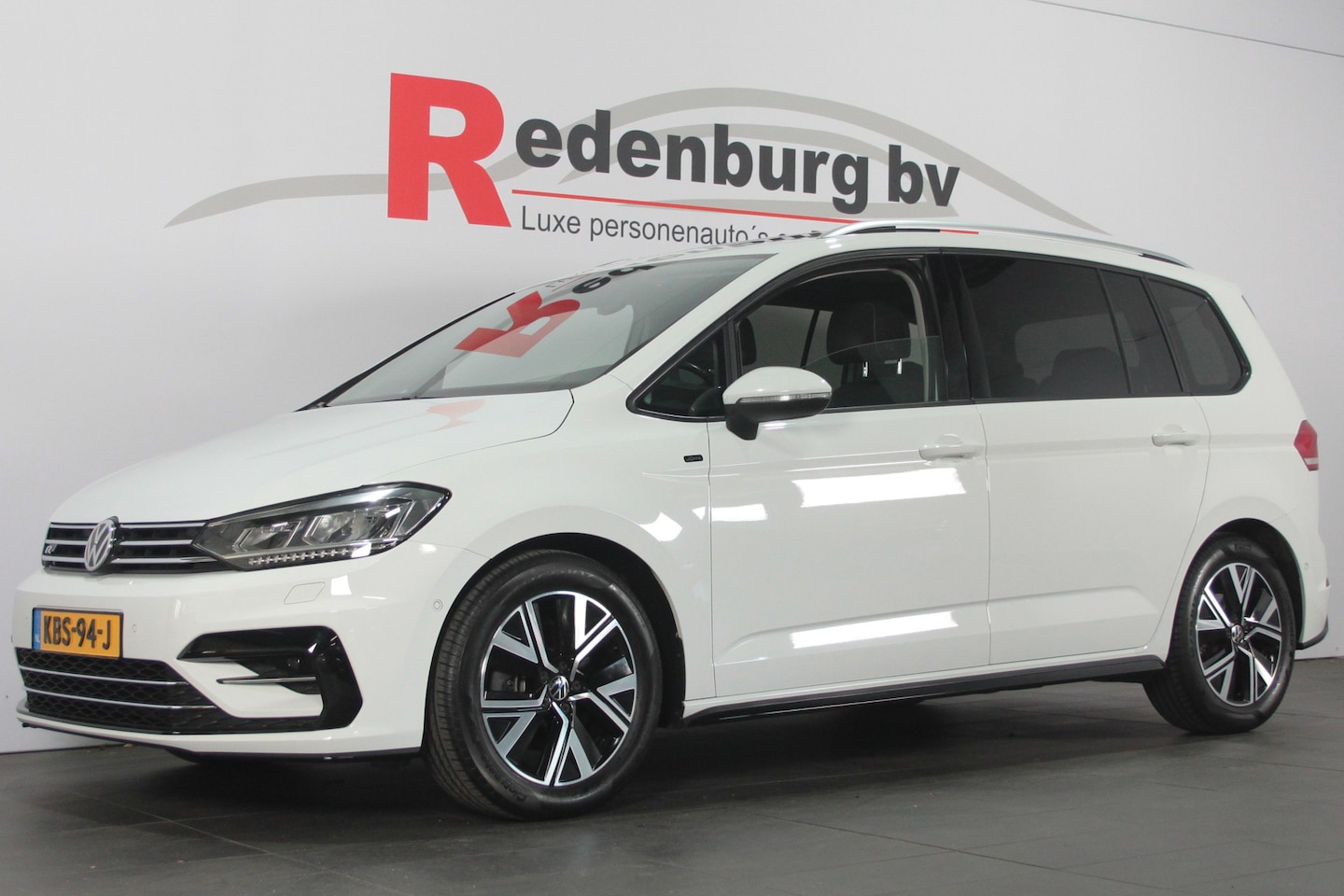 Volkswagen Touran - 1.4 TSI R-Line 7p - Automaat - Pano / Navi / Camera - AutoWereld.nl