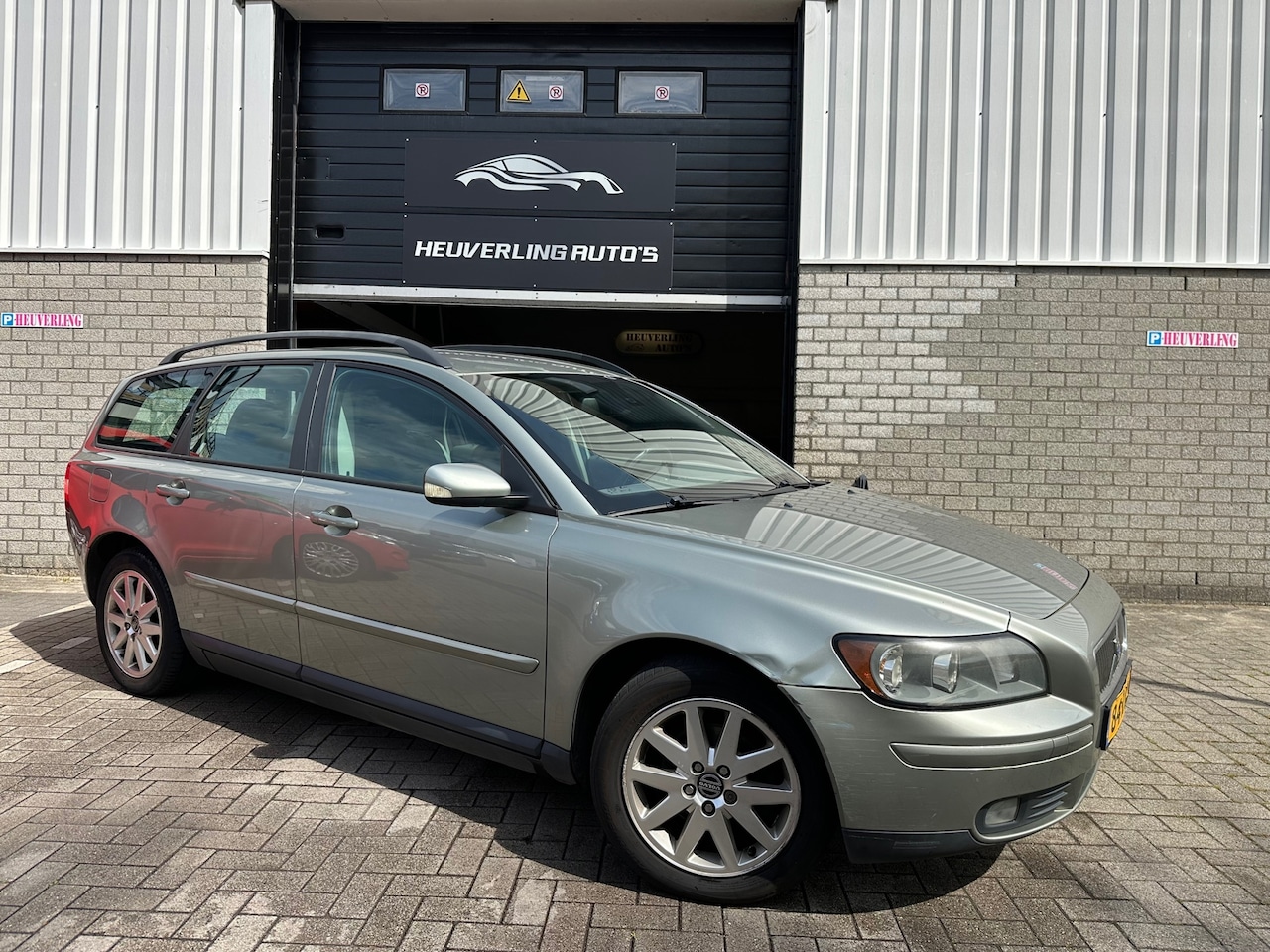 Volvo V50 - 1.8 Momentum | Cruise | Airco | Trekhaak - AutoWereld.nl