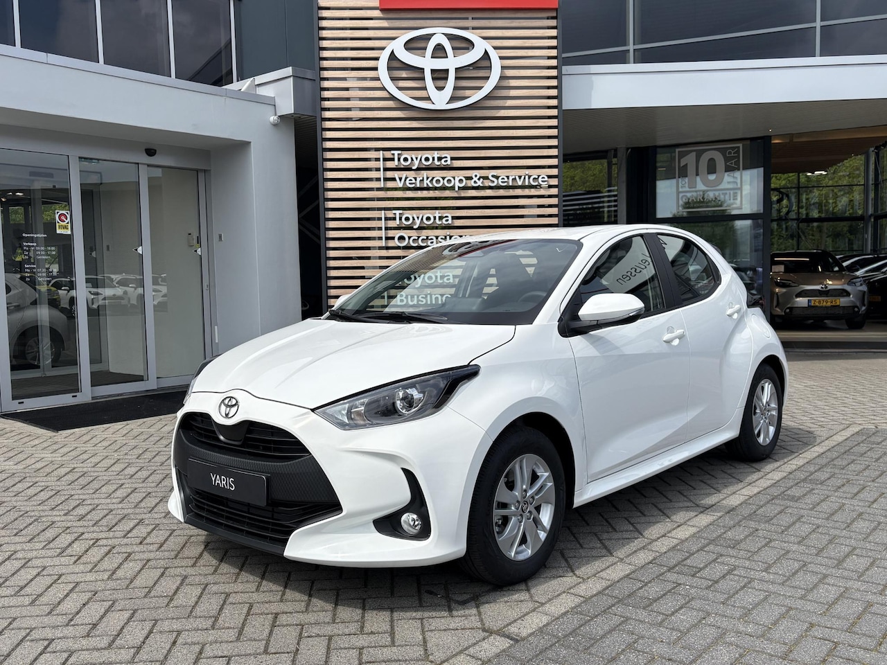 Toyota Yaris - 1.5 Hybrid 115 Active NIEUW DIRECT LEVERBAAR OP VOORAAD CARPLAY/ ANDROID - AutoWereld.nl