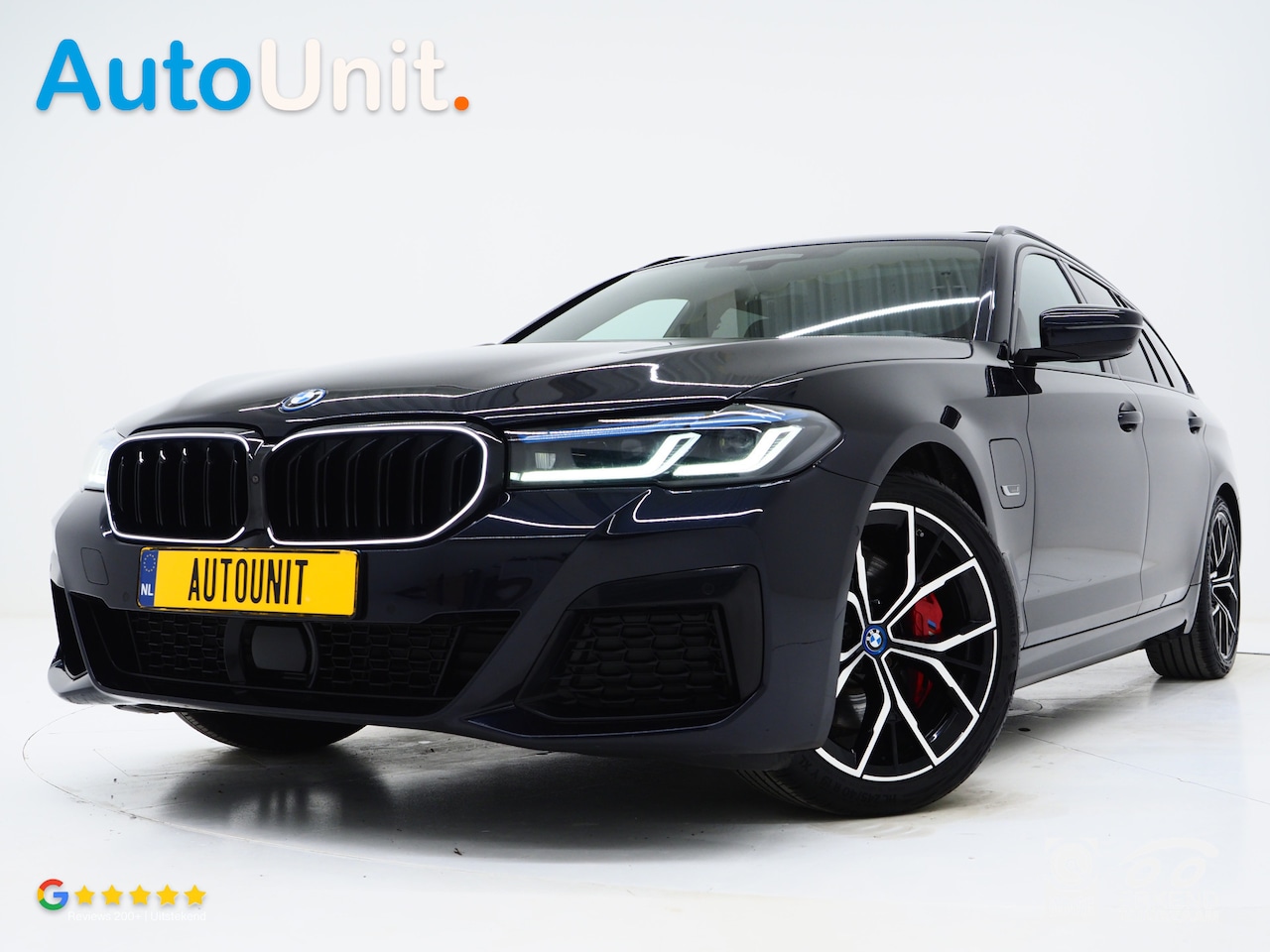 BMW 5-serie Touring - 530e M Sport Shadow Line | Panoramadak | LED Grille | Harman/Kardon | Leder | HUD | 360 | - AutoWereld.nl