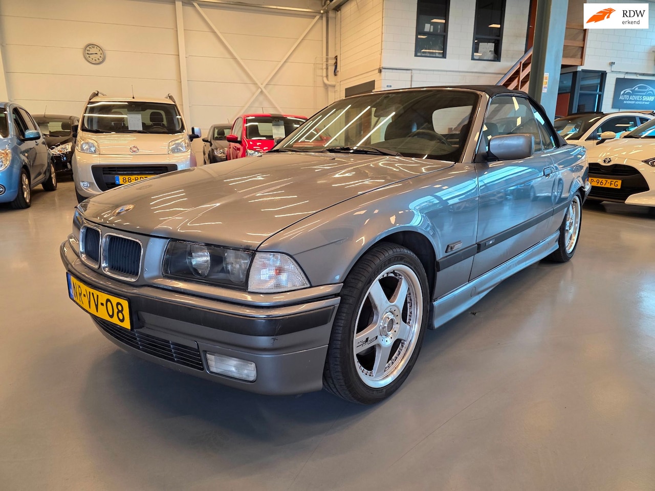 BMW 3-serie Cabrio - 318i Cabrio Executive | Automaat | Nette staat | Sportief | Youngtimer - AutoWereld.nl