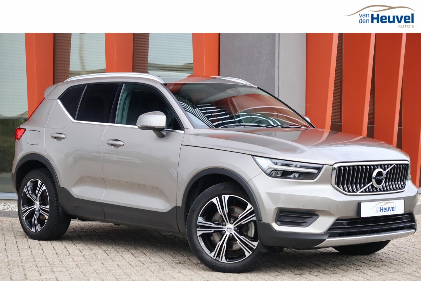 Volvo XC40 - T4 Recharge Inscription | Stoelverwarming | Trekhaak | Leder | Panoramadak | Parkeercamera - AutoWereld.nl