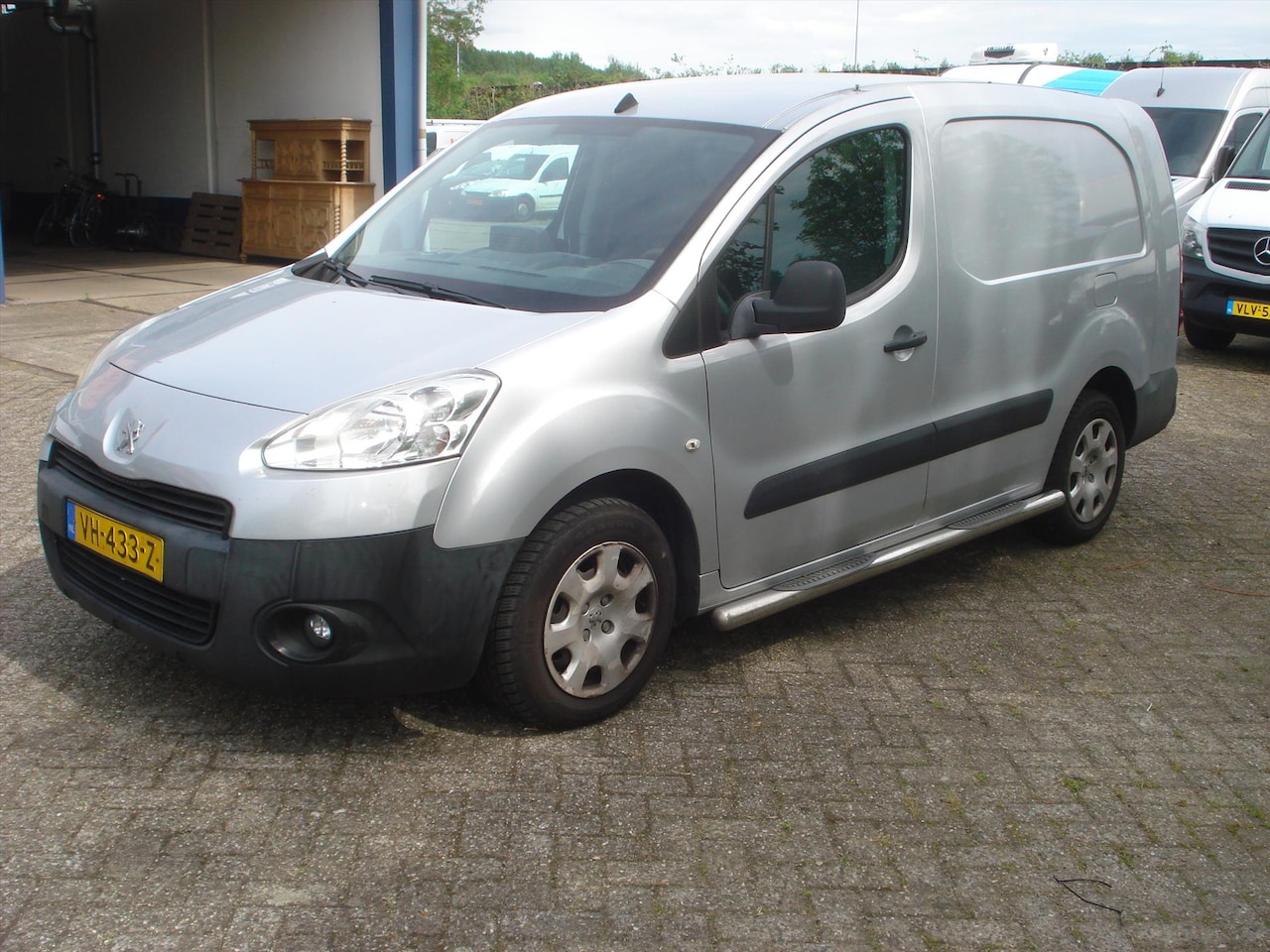 Peugeot Partner - LONG 1.6 HDI AIRCO-NAVIGATIE - AutoWereld.nl