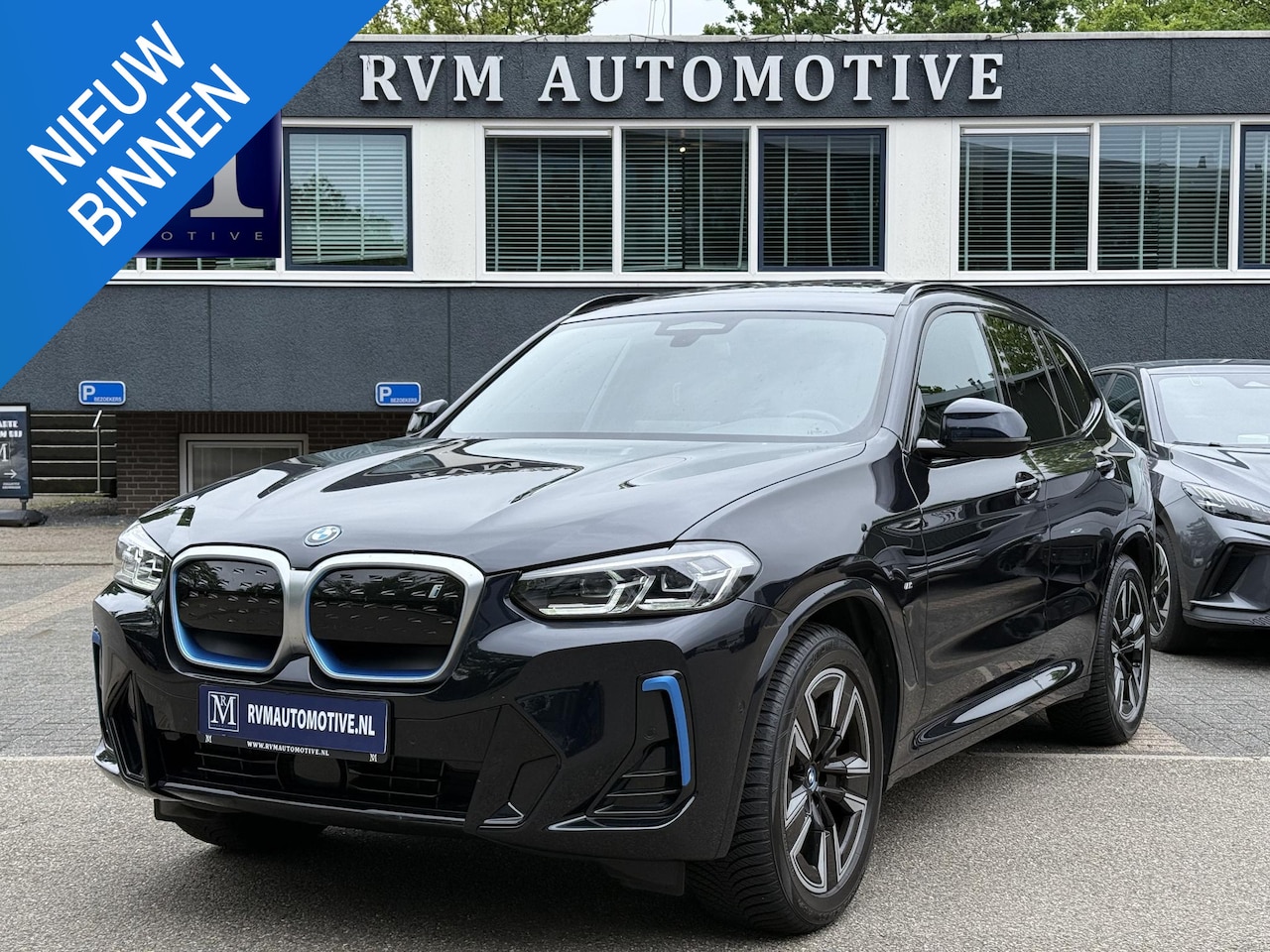 BMW iX3 - Executive 80 kWh M-Sport |SOH 99% | ELEKTRISCHE TREKHAAK| ELEKTRISCHE ACHTERKLEP| PANORAMA - AutoWereld.nl