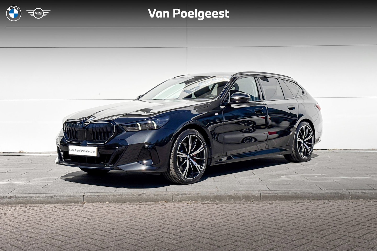 BMW 5-serie Touring - 520i | M-Sport PRO | Trekhaak | Driving Assistant Plus | Panoramadak | Innovation Pack | T - AutoWereld.nl
