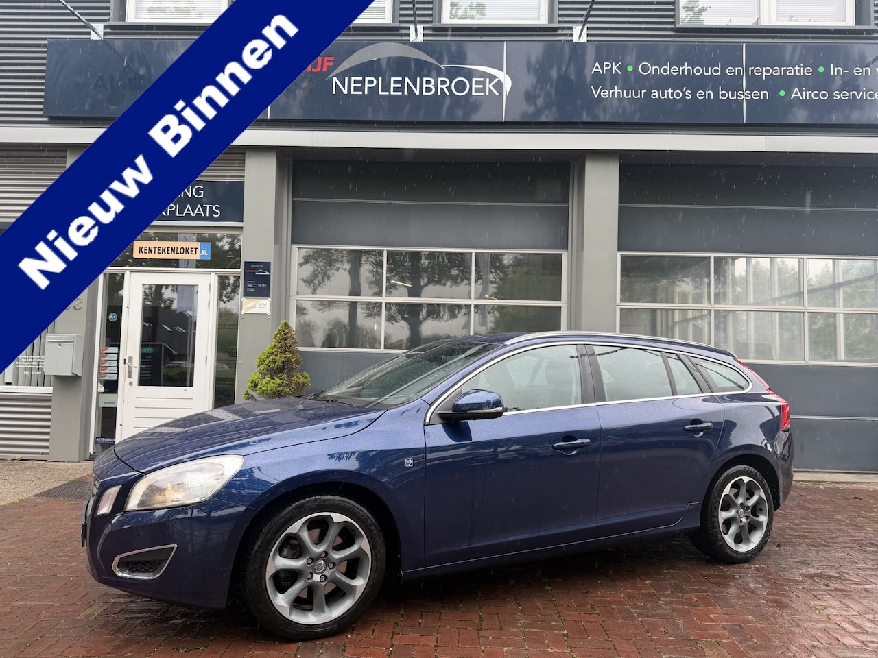 Volvo V60 - 1.6 T3 Kinetic Bj 2012 Dealer onderhouden 150PK Vol optie - AutoWereld.nl
