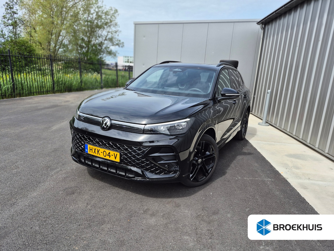 Volkswagen Tiguan - 1.5 eHybrid R-Line Edition 204Pk DSG/AUTO | Glazen panorama-dak | Achteruitrijcamera | Dod - AutoWereld.nl
