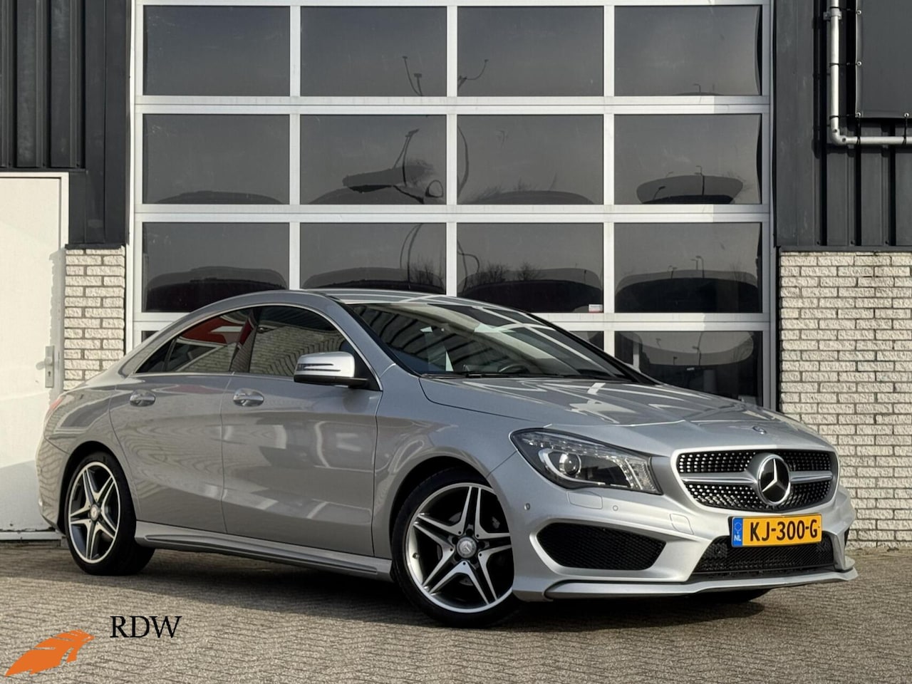 Mercedes-Benz CLA-Klasse - 180 AMG Pakket Clima/AdaptCruise/Camera/Stoelverwarming/Bi-Xenon/Navi - AutoWereld.nl