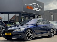BMW 3-serie - 320d AUT8 M-SPORT LEDER NAVI AIRCO LED LMV PDC