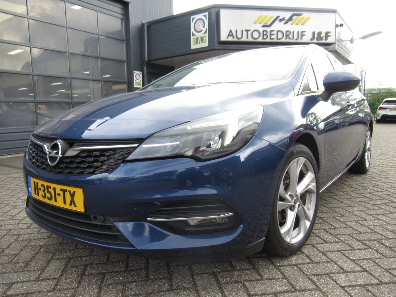 Opel Astra - 1.2 Edition / 1e Eigenaar / NAV / Stoelverwarming / Stuurverwarming - AutoWereld.nl