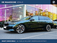 BMW 5-serie Touring - 530e M Sport Automaat / Panoramadak / Trekhaak / Bowers & Wilkins / M Multifunctionele Sto