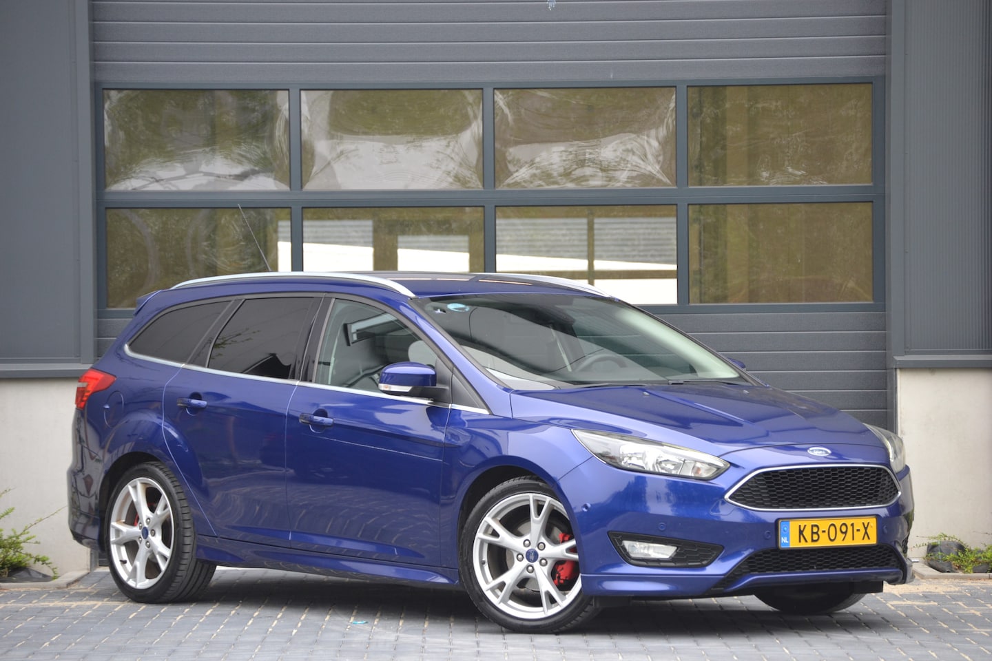 Ford Focus Wagon - 1.0 Titanium Cruise Control | Achteruitrijcamera - AutoWereld.nl