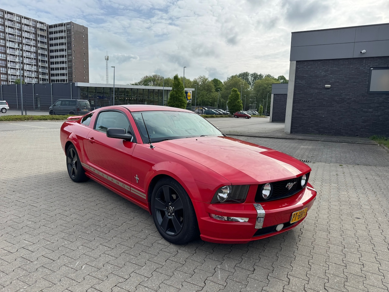 FORD MUSTANG V6