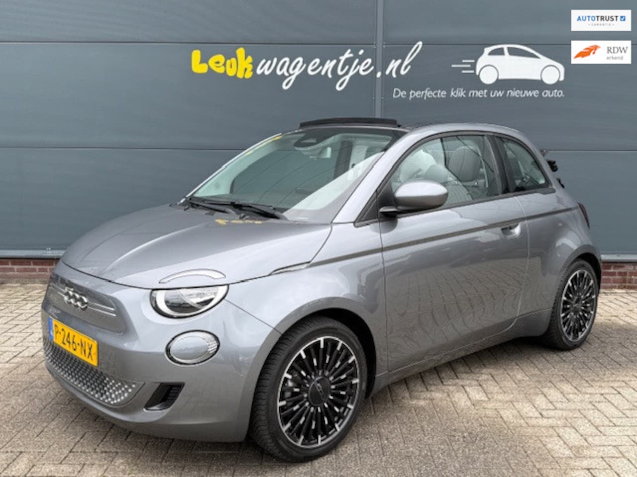 Fiat 500 C - E Icon 42 kWh Cabrio *stoelverw *17 inch *NL auto - AutoWereld.nl