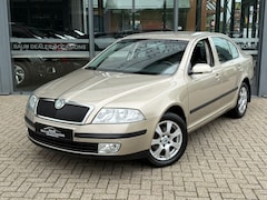 Skoda Octavia - 1.6 ELEGANCE AUTOMAAT AIRCO LEER PDC