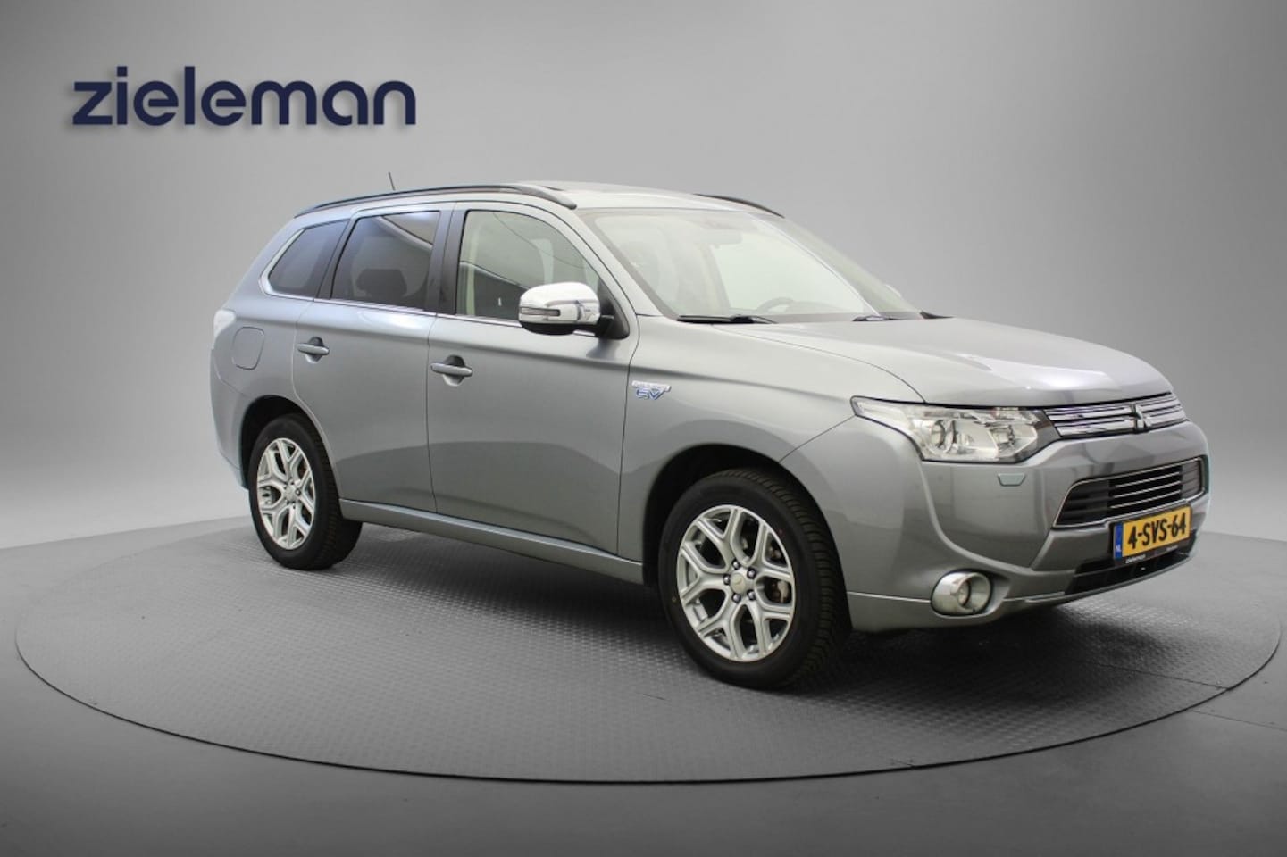 Mitsubishi Outlander - 2.0 PHEV Intense + - Carplay, Panorama, Camera, Leer, Stoelverw. Trekhaak - AutoWereld.nl