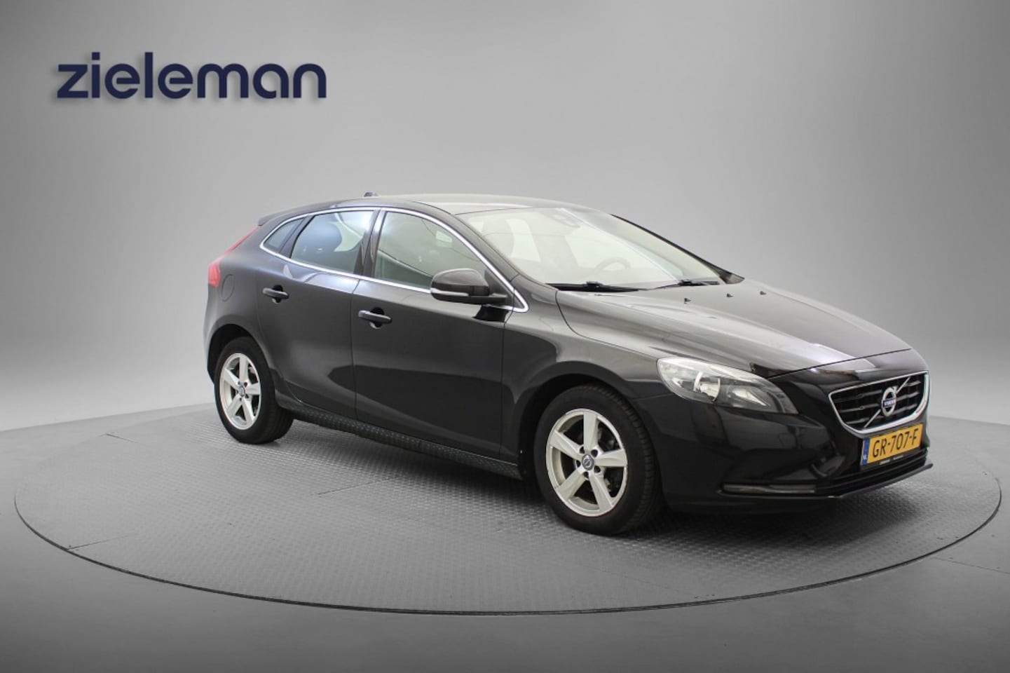 Volvo V40 - 2.0 D2 Summum Business - Navi, Camera, Clima, Trekhaak - AutoWereld.nl