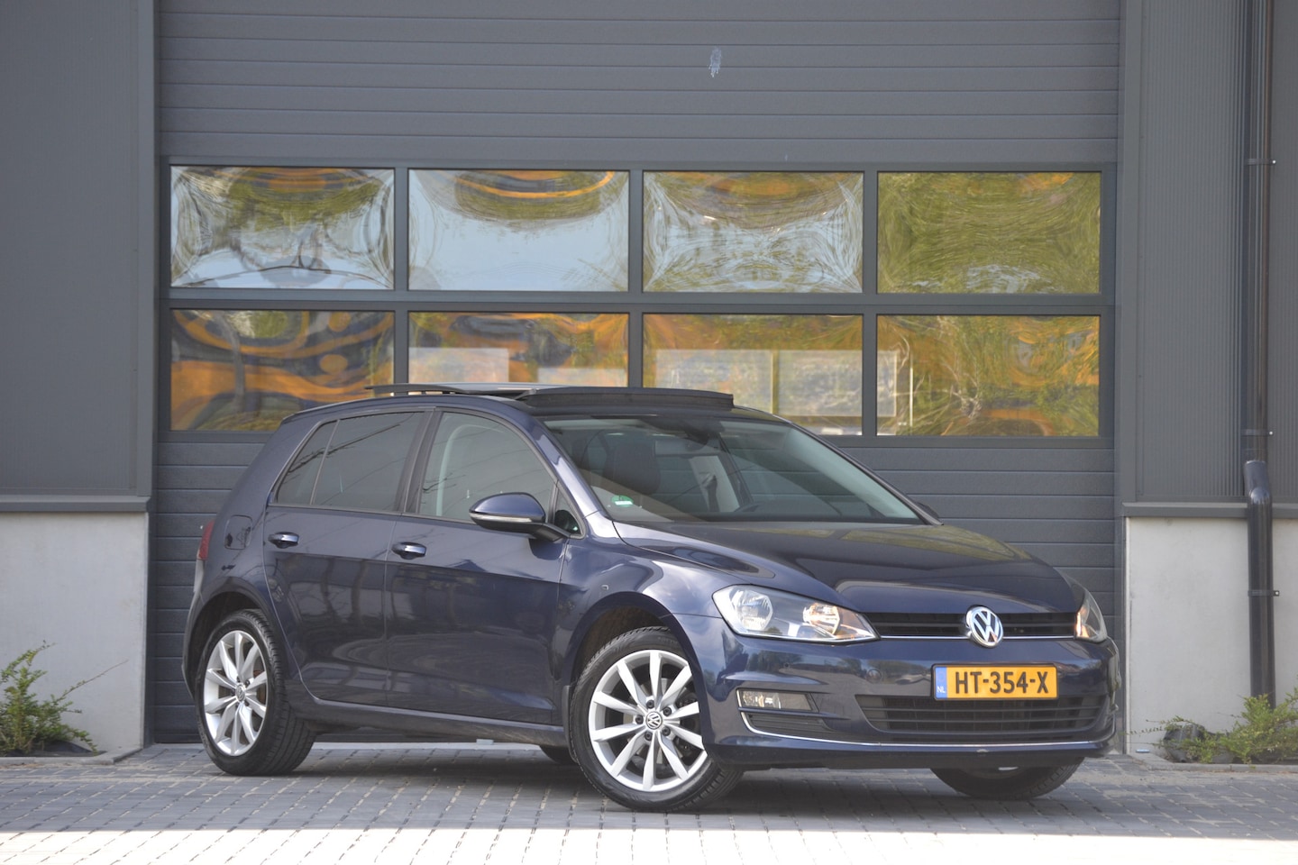 Volkswagen Golf - 1.4 TSI Highline Schuif/kantel dak | Automaat | trekhaak | carplay - AutoWereld.nl
