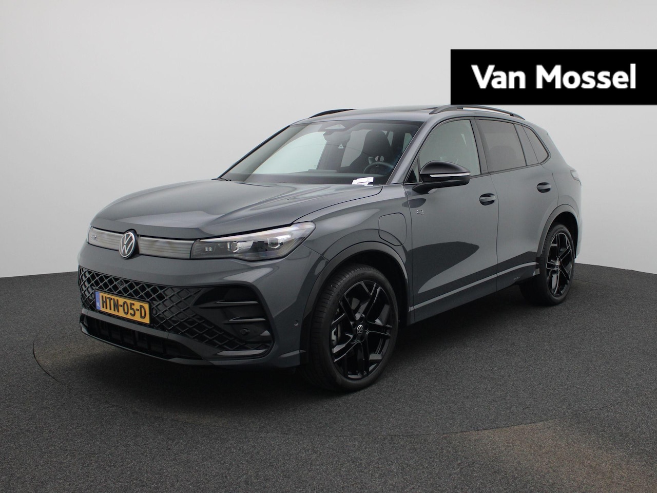 Volkswagen Tiguan - 1.5 eHybrid R-Line Edition 204 PK| Origineel Nederlands | 1e Eigenaar | Panoramadak | Navi - AutoWereld.nl