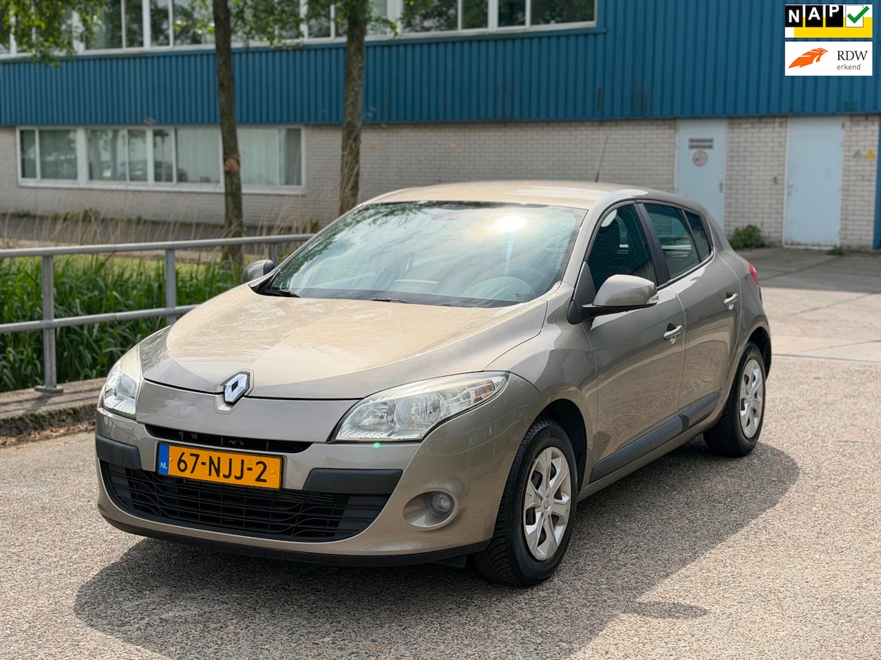 Renault Mégane - 1.6 Expression!2010!5-deurs!Airco!Navigatie!Trekhaak! - AutoWereld.nl