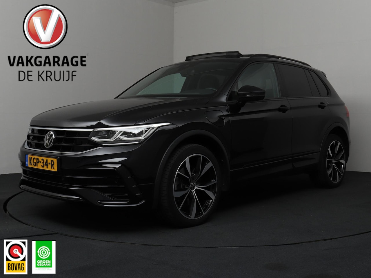Volkswagen Tiguan - 1.4 TSI eHybrid R-Line Business+ | Trekhaak | Panoramadak | ACC | IQ Light! - AutoWereld.nl