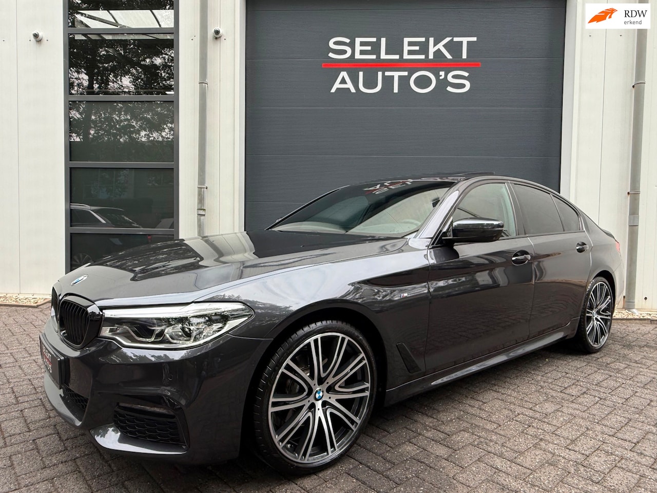 BMW 5-serie - 520i High Executive Edition M-Sport NAP Schuifdak/Leder/20 Inch/HK/Car Play/LED/Memory/360 - AutoWereld.nl
