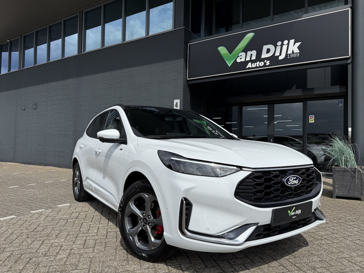 Ford Kuga - 2.5 PHEV ST-Line X Panodak Trekhaak Navi 360Camera Leer El.Stoelen - AutoWereld.nl