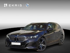 BMW 5-serie Touring - 520i M Sportpakket | 20 inch LM M Sterspaak | Driving Assistant Plus | Harman-Kardon sound