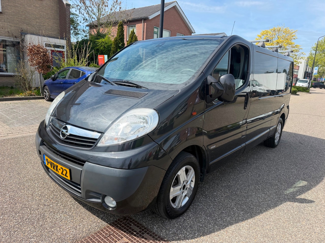 Opel Vivaro - 2.5 CDTI L2 H1 2.5 CDTI L2H1 - AutoWereld.nl