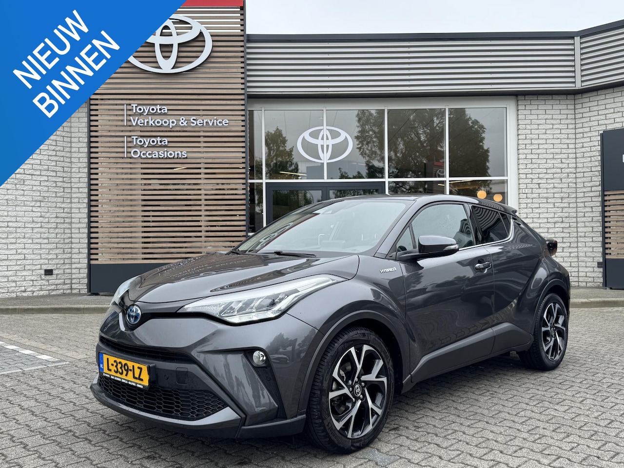 Toyota C-HR - 2.0 HYBRID DYNAMIC NL-AUTO AFN-TREKHAAK APPLE/ANDROID 18'' LM-VELGEN LED KEYLESS PARK-SENS - AutoWereld.nl