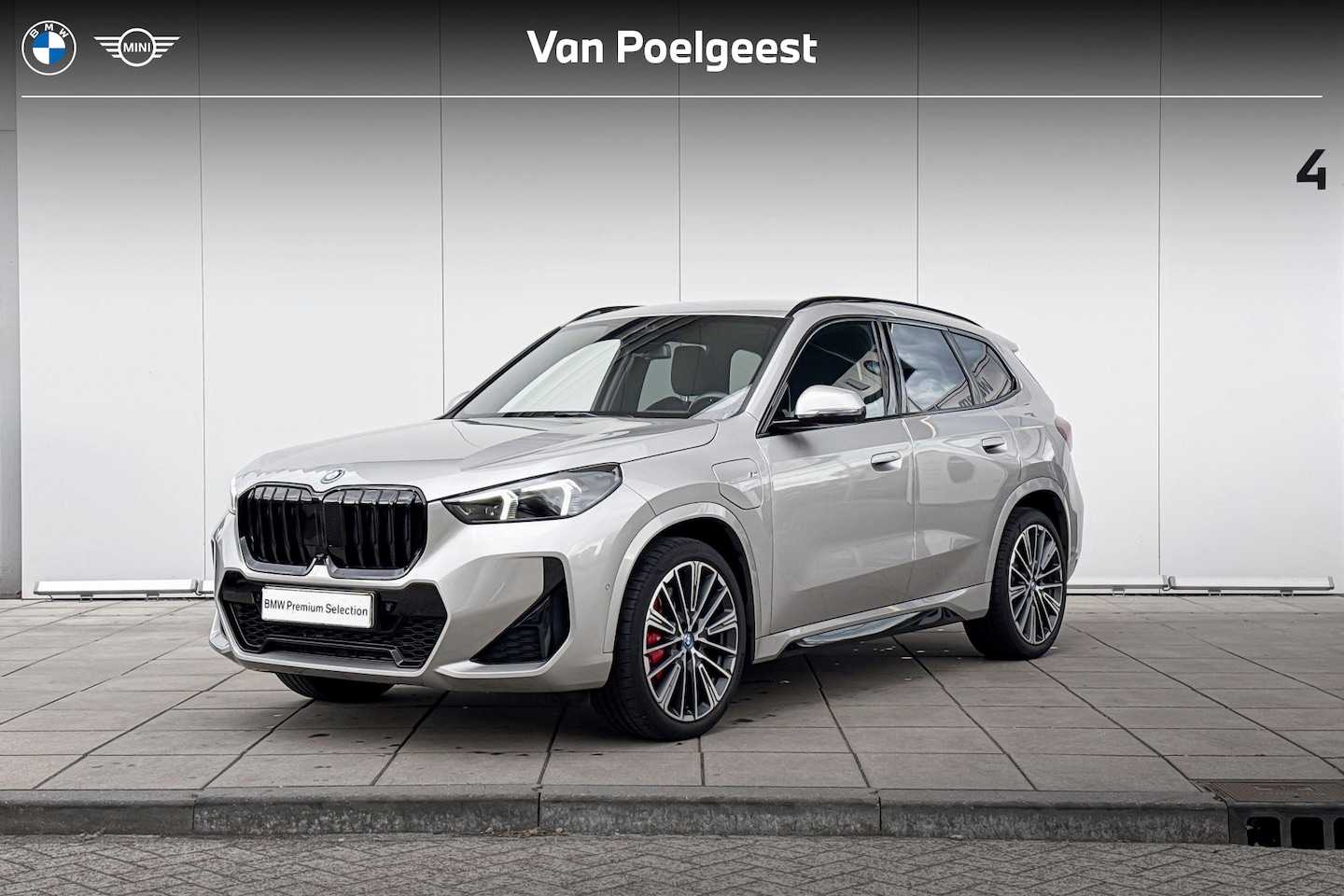 BMW X1 - xDrive25e M-Sport Pro 20 Inch / Stuur & Stoelverwarming / Comfort Acces / Electrisch Verst - AutoWereld.nl