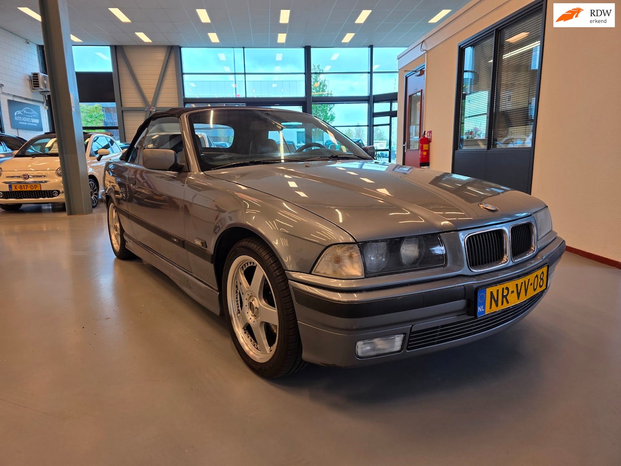 BMW 3-serie Cabrio - 318i Cabrio Executive | Automaat | Nette staat | Sportief | Youngtimer - AutoWereld.nl