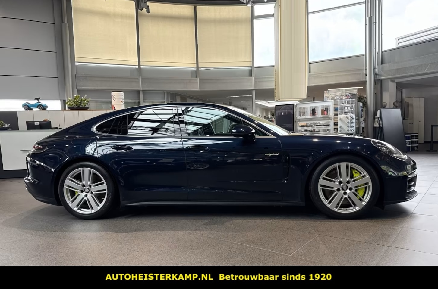 Porsche Panamera - 2.9 4S E-Hybrid 560 PK ACC Luchtvering Memory LED Stuurverwarming Stoelverwarming - AutoWereld.nl