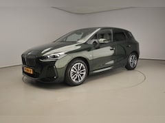 BMW 2-serie Active Tourer - 220i | M-Sportpakket | LED | Leder | HUD | Elektr. zetels | Sportstoelen | Stoelverwarming
