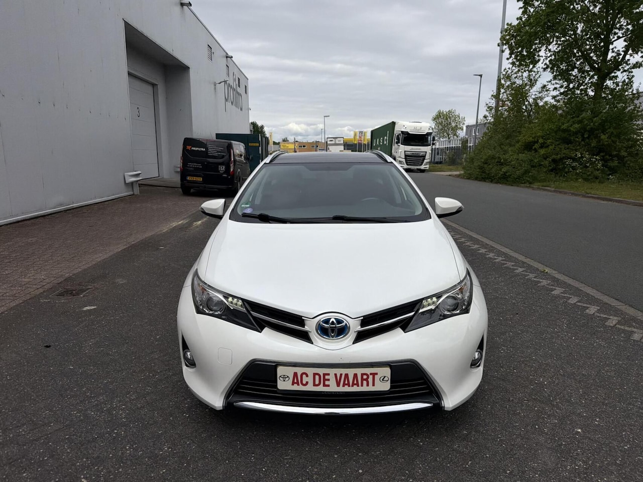 Toyota Auris - 1.8 Hybrid Lease+ - NAVI/PANODAK/CAMERA/NAP - AutoWereld.nl