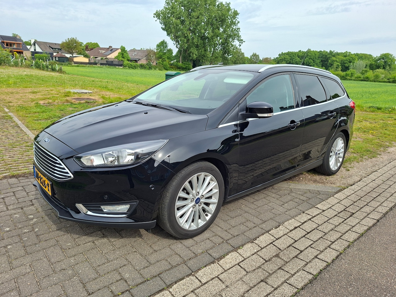 Ford Focus Wagon - 1.0 Titanium - AutoWereld.nl
