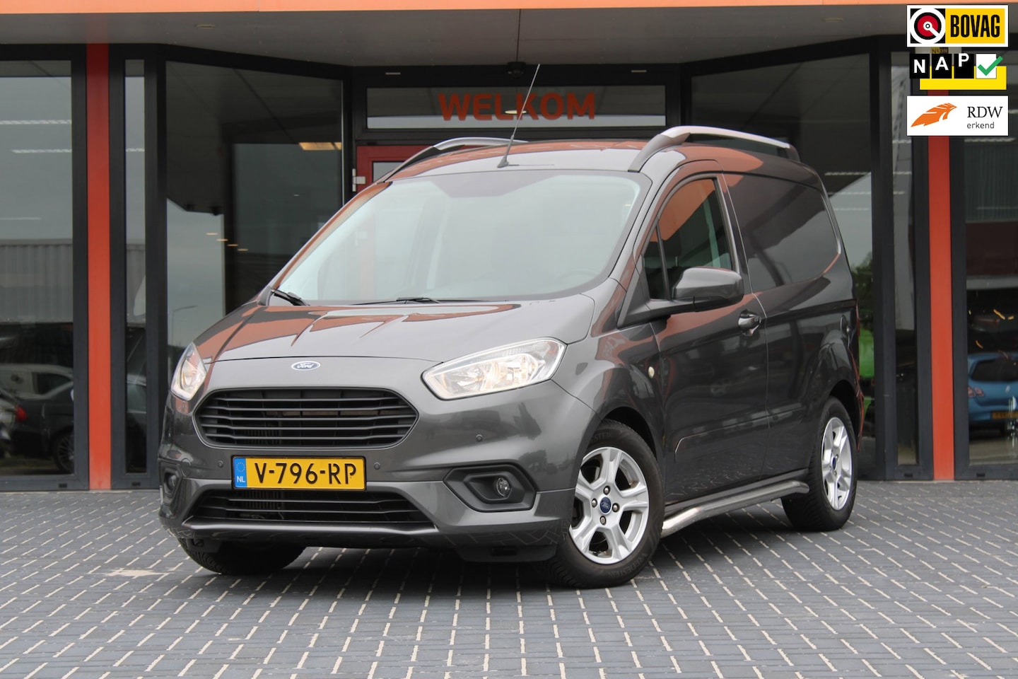 Ford Transit Courier - 1.0 Limited 1.0 Limited, BTW, Trekhaak, CarPlay, Cruise Control, Parkeersensoren, Stoelverwarming, Zij - AutoWereld.nl