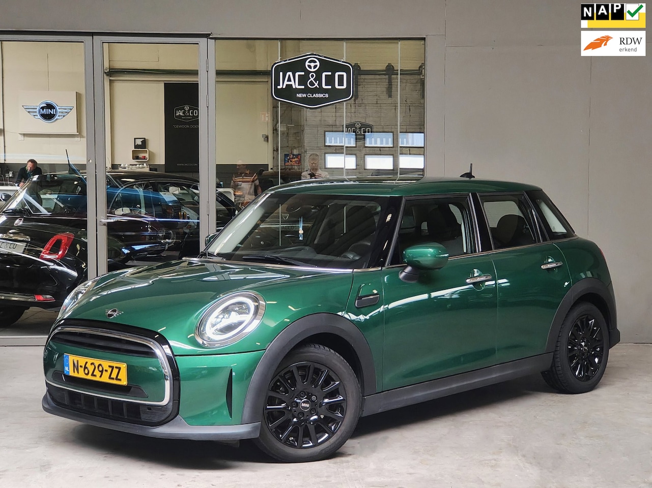 MINI One - 1.5 Business Edition NAVI CARPLAY SPORTSTOELEN - AutoWereld.nl