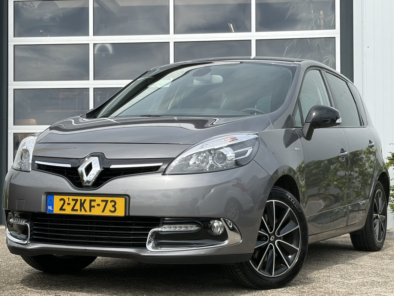 Renault Scénic - 1.2 TCe Bose 116pk | Audio-navigatie full map | Bi-xenon koplampen adaptief | Cruise contr - AutoWereld.nl
