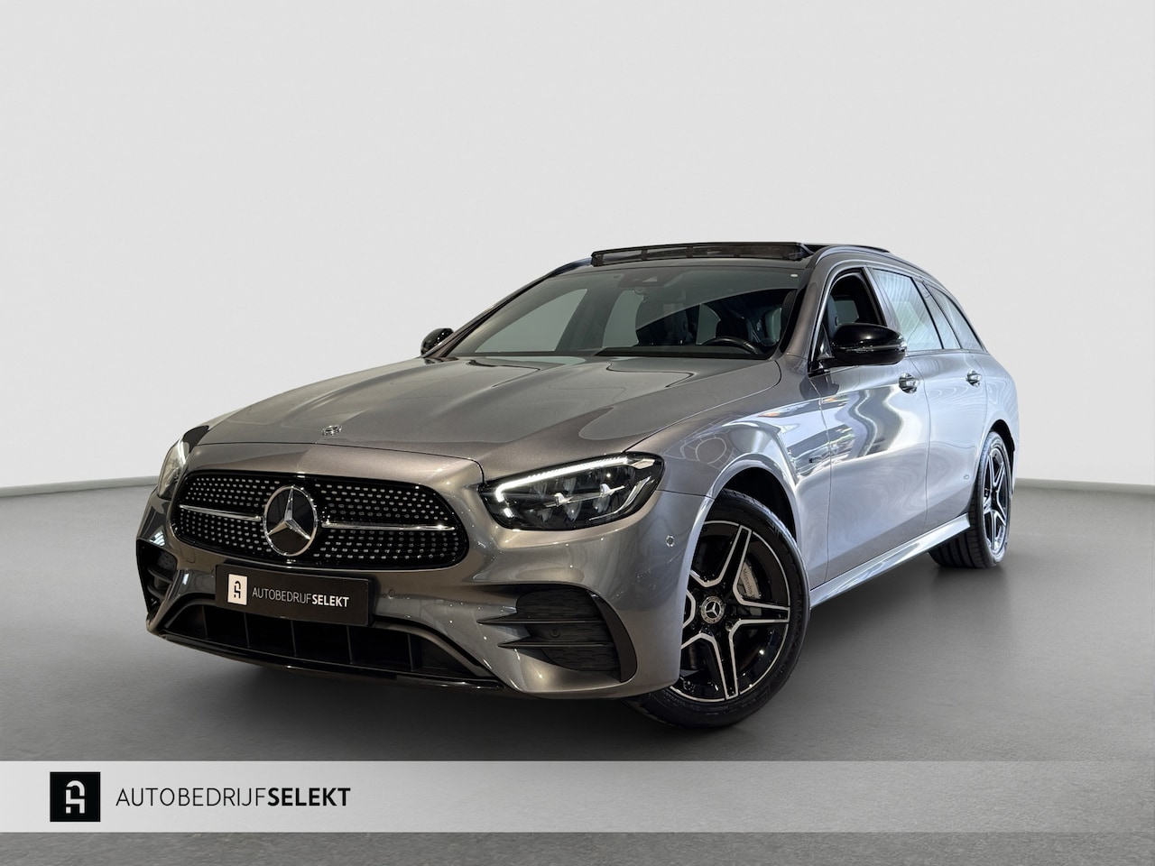 Mercedes-Benz E-klasse Estate - 300 e AMG | Pano | Trekhaak | Carplay | Sfeerverlichting | Camera | Dodehoek | 1e eigenaar - AutoWereld.nl