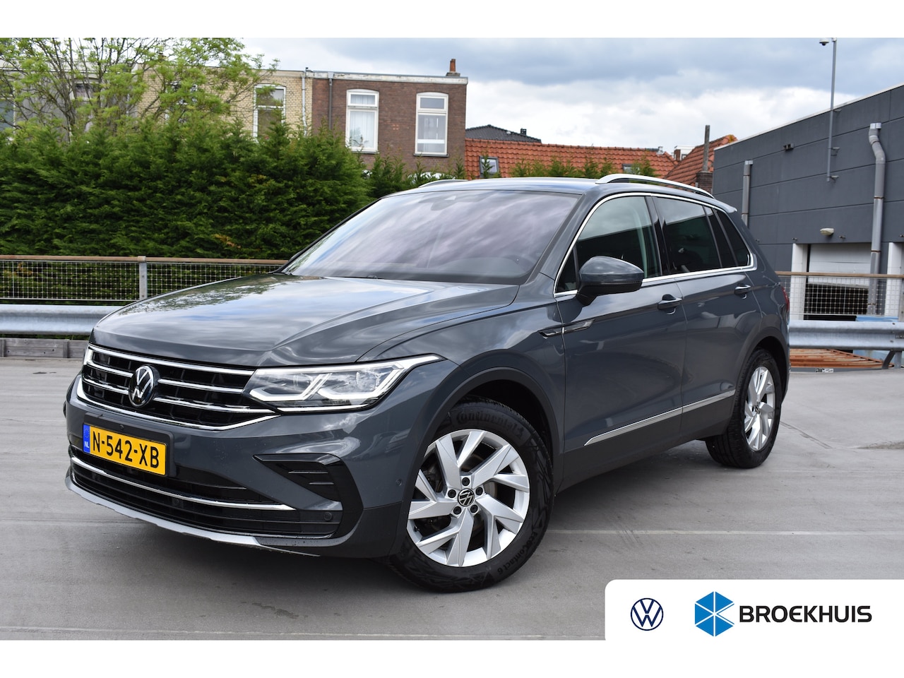 Volkswagen Tiguan - 1.5 TSI 150PK Elegance | TREKHAAK | CAMERA | STUURVERW. | NAVIGATIE | ADAPT. CRUISE | CLIM - AutoWereld.nl