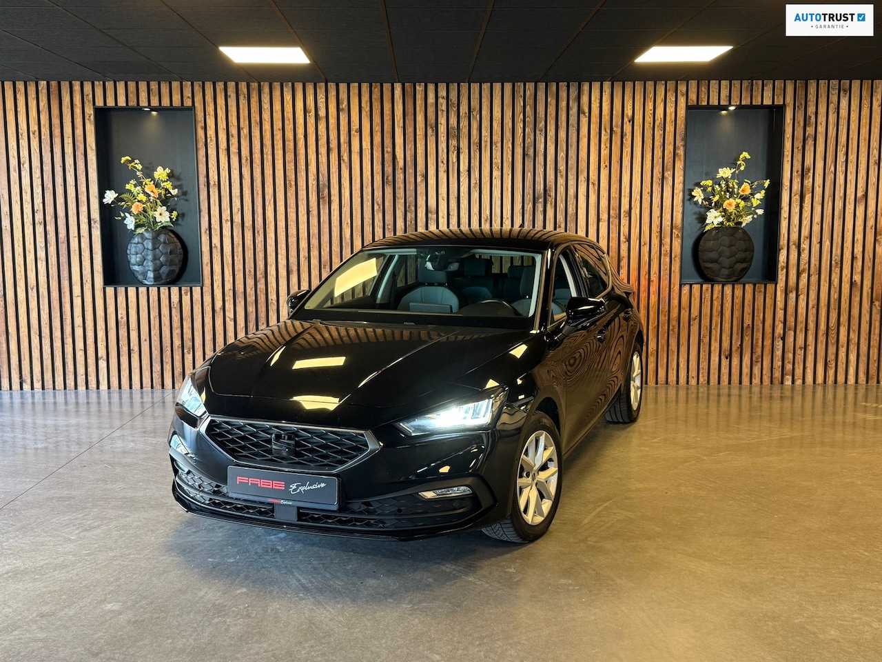 SEAT Leon Sportstourer - 1.0 eTSI Style Business Intense / Carplay / Sfeerverlichting / Cruise control / Parkeersen - AutoWereld.nl