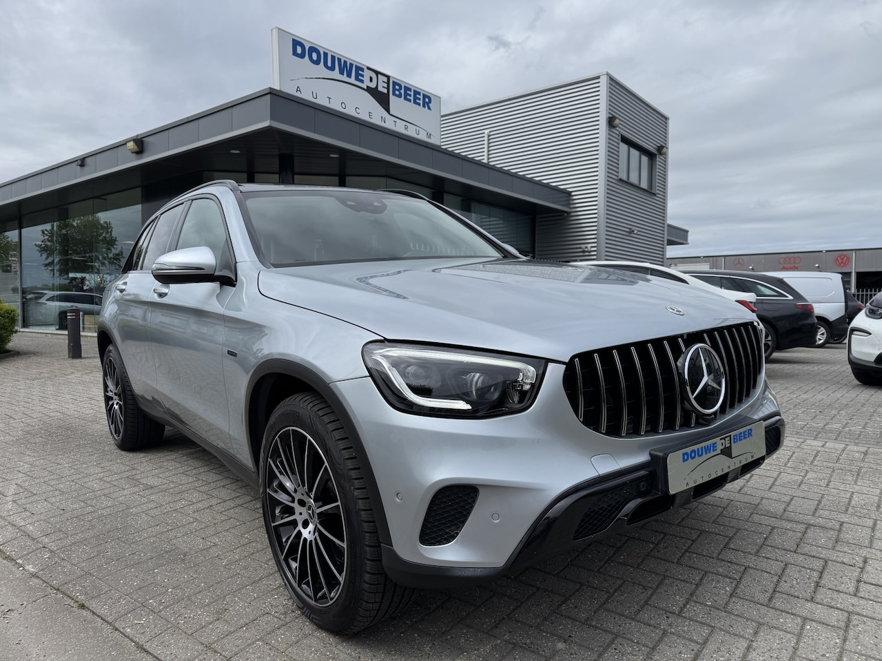Mercedes-Benz GLC-klasse - 300e 4MATIC AMG / Night Burmeister, Pano/dak, Trekhaak, Head Up, AMG LM, digitaal dasb. - AutoWereld.nl